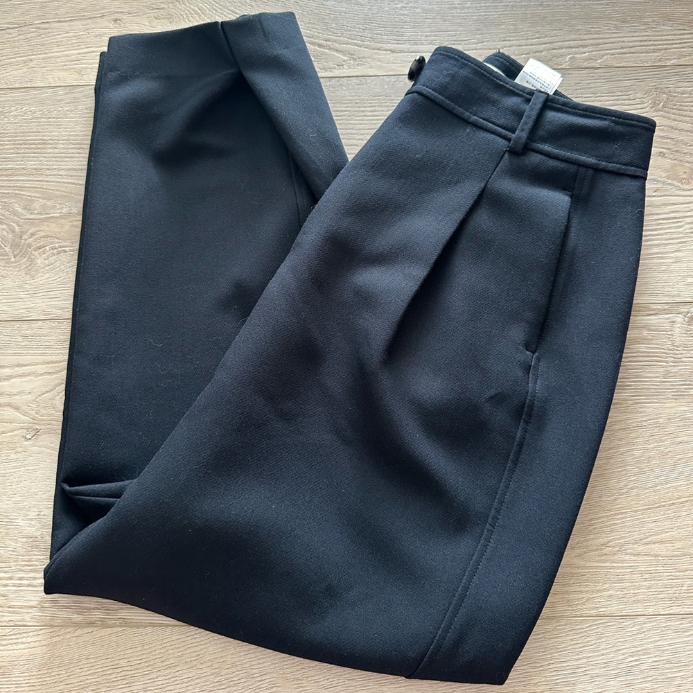Abercrombie & Fitch High Rise Taper Tailored Pant in Black 25 - Picture 2 of 6
